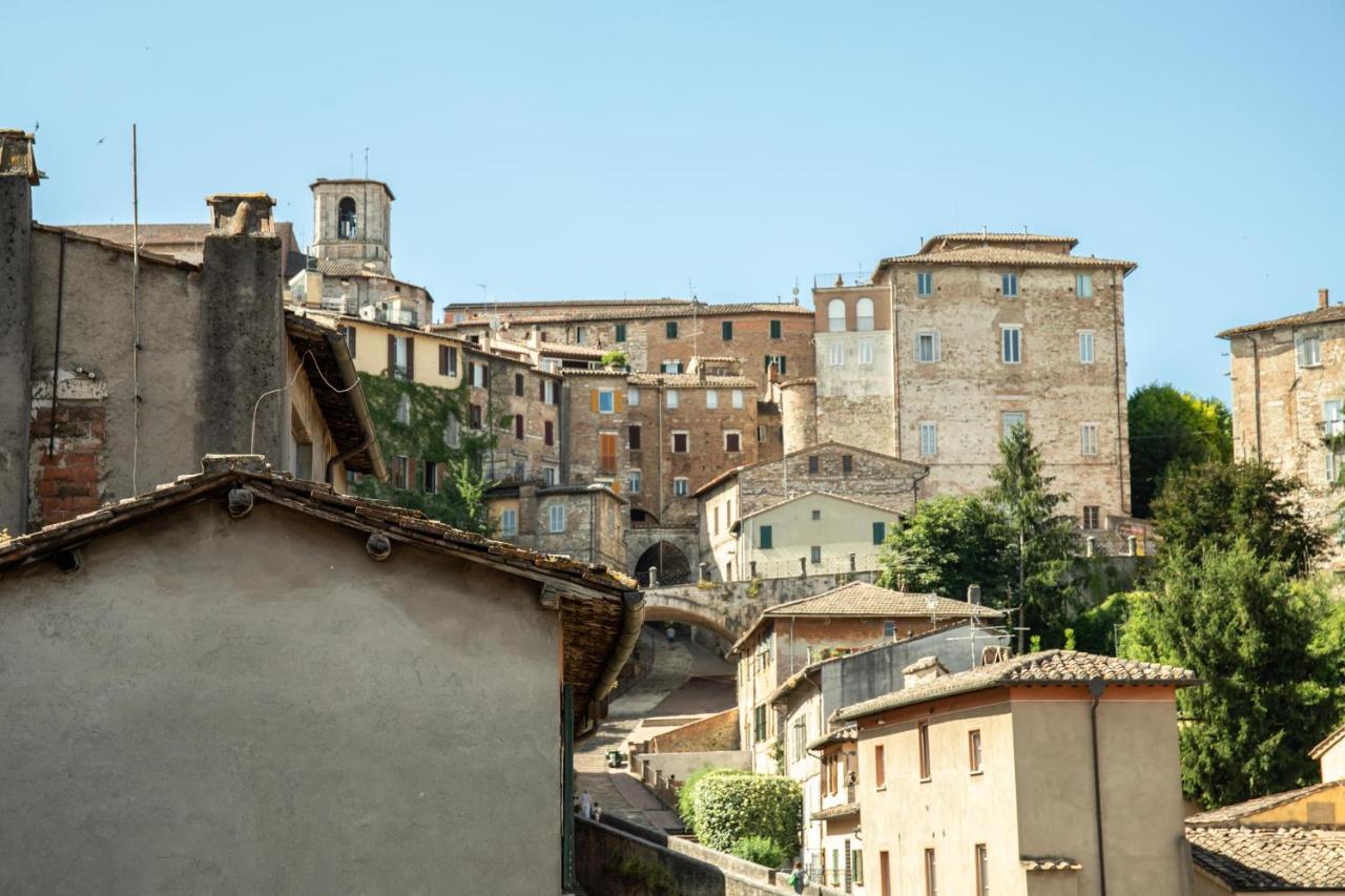 La Conca Apartment: A View On The Roman Aqueduct Pérouse Extérieur photo