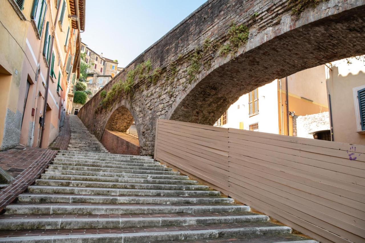 La Conca Apartment: A View On The Roman Aqueduct Pérouse Extérieur photo